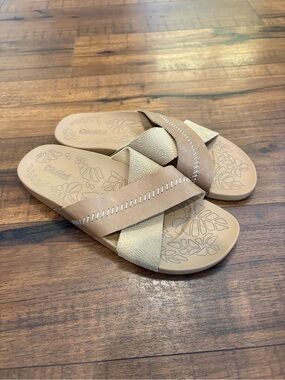 OluKai Kipe'a Olu Sandals Light Brown Leather Slides Comfort Slip On Women's 7